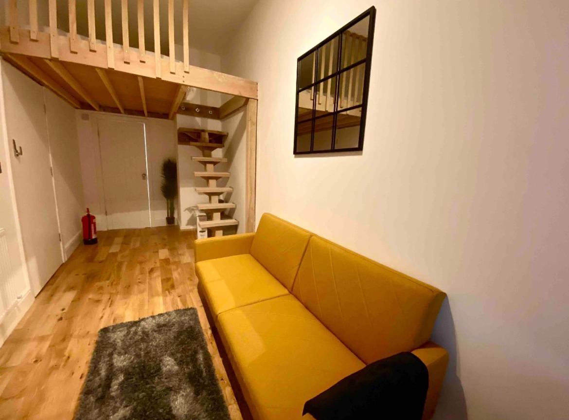 Flat 8, 10 St Johns Apartment *