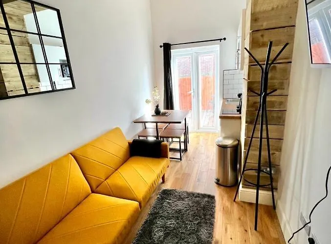 Flat 8, 10 St Johns