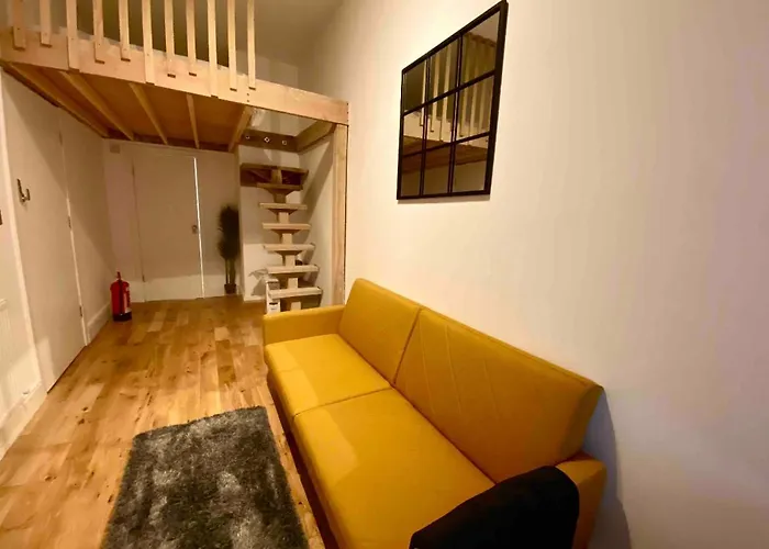 Flat 8, 10 St Johns
